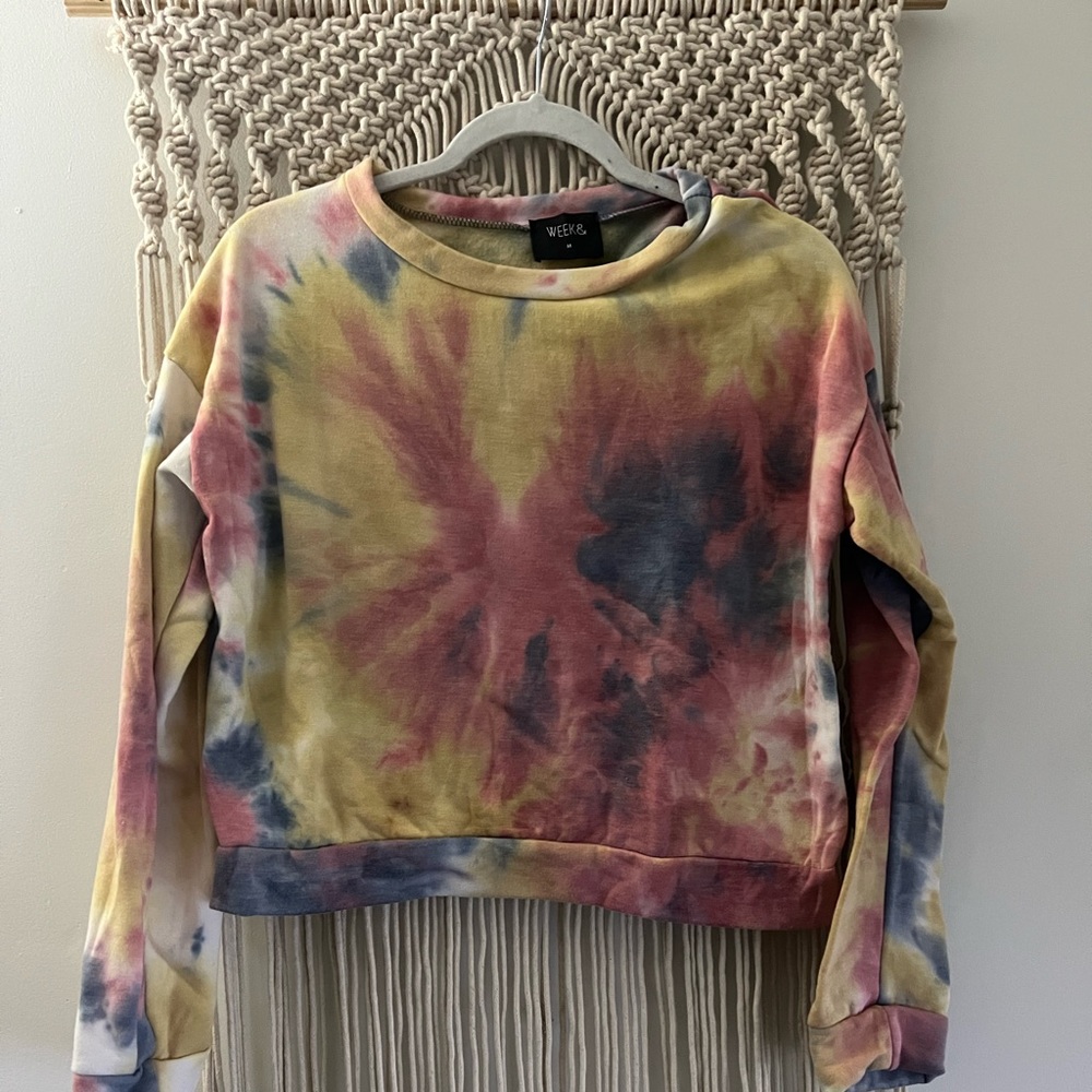 Week & tie dye cropped sweater